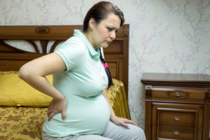 Image of pregnant woman with back pain prenatal chiropractic